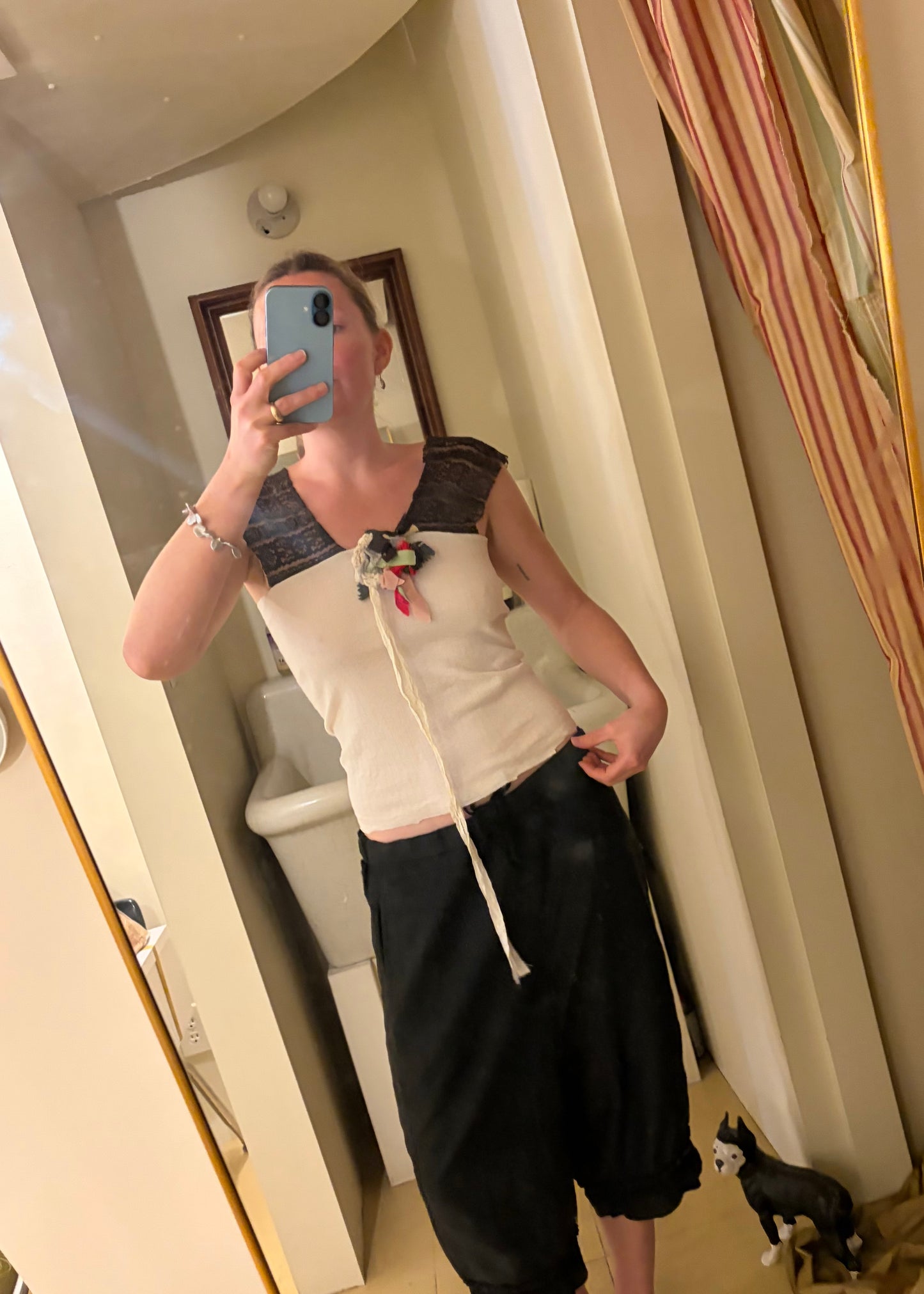 Ribbon brooch tank